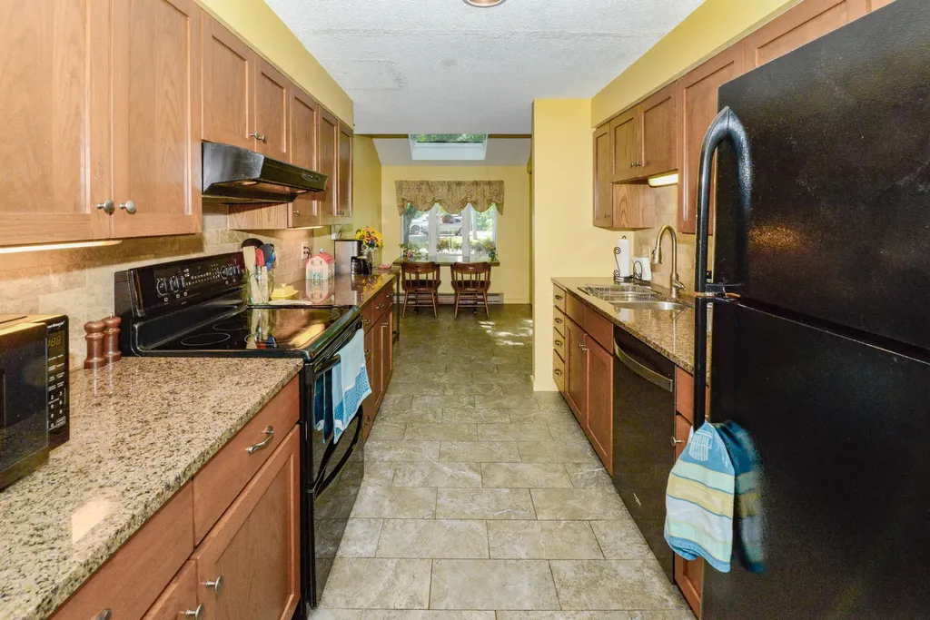 23 Clifford Road Naples ME 04055