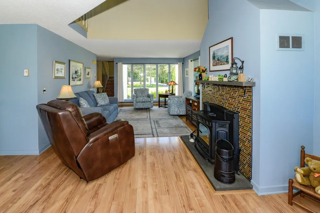 23 Clifford Road Naples ME 04055
