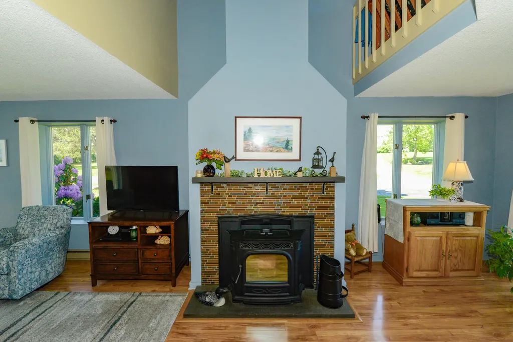 23 Clifford Road Naples ME 04055