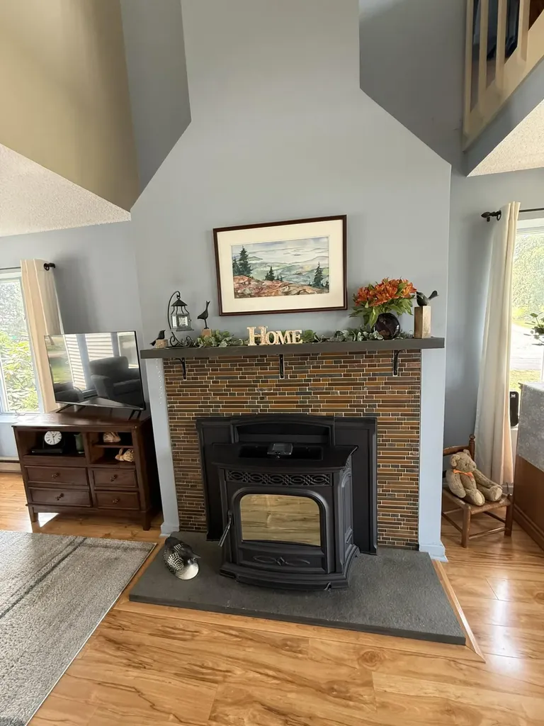 23 Clifford Road Naples ME 04055