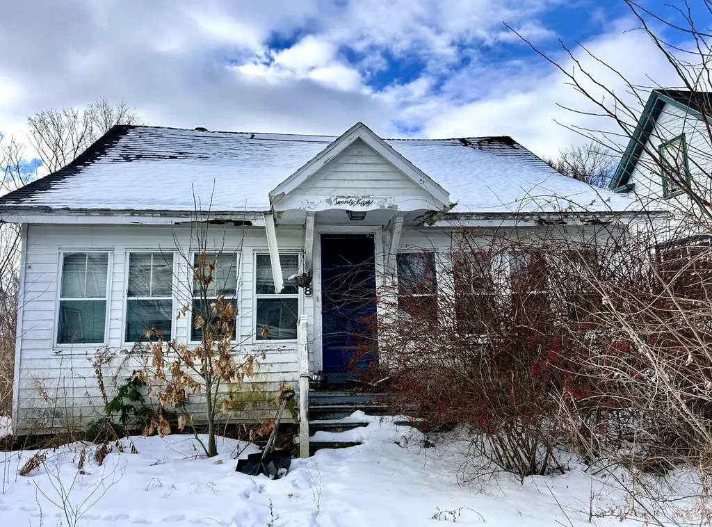 28 Pearl Street Bangor ME 04401
