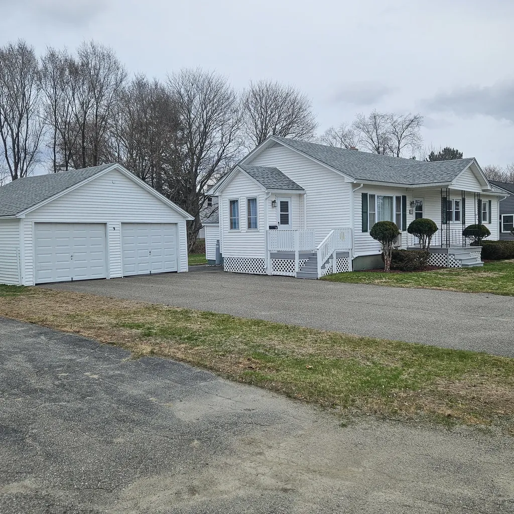 9 Grove Street East Millinocket ME 04430