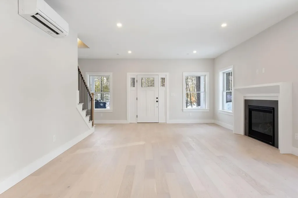 11 Peabody Lane Saco ME 04072