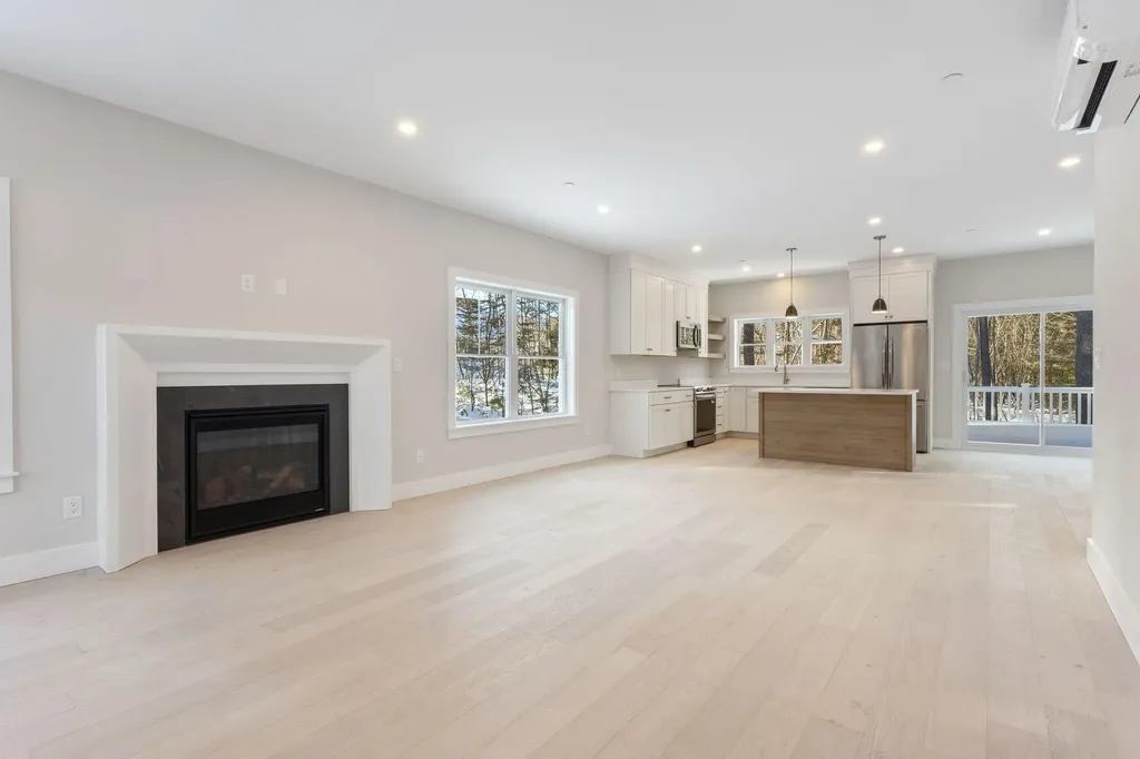 11 Peabody Lane Saco ME 04072