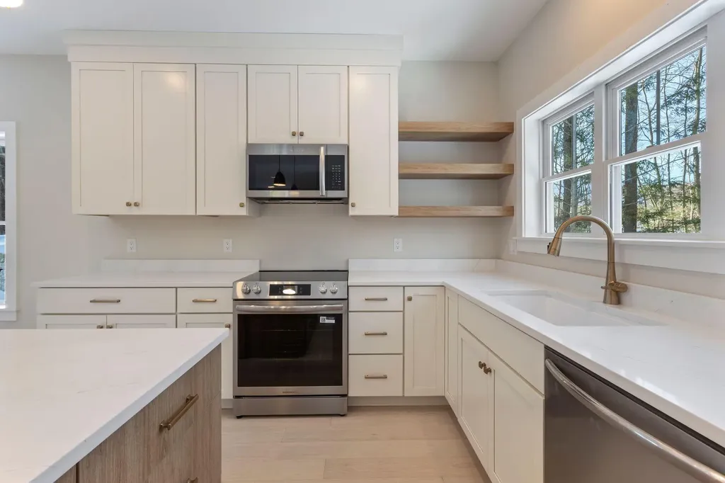 11 Peabody Lane Saco ME 04072