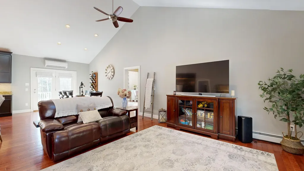 17 Bowdoin Drive Lewiston ME 04240