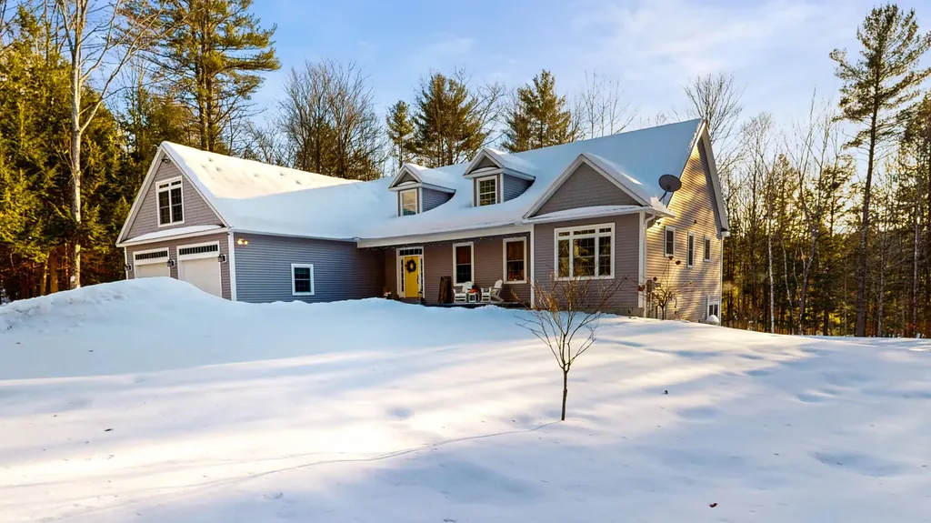 17 Bowdoin Drive Lewiston ME 04240