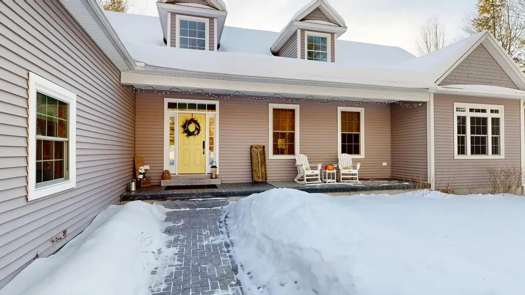 17 Bowdoin Drive Lewiston ME 04240