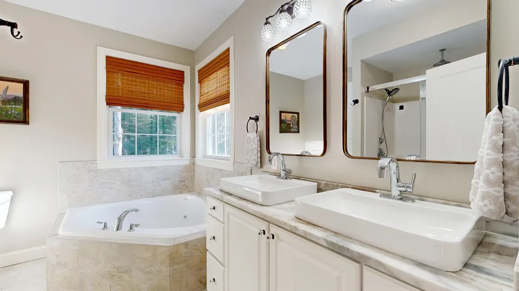 17 Bowdoin Drive Lewiston ME 04240