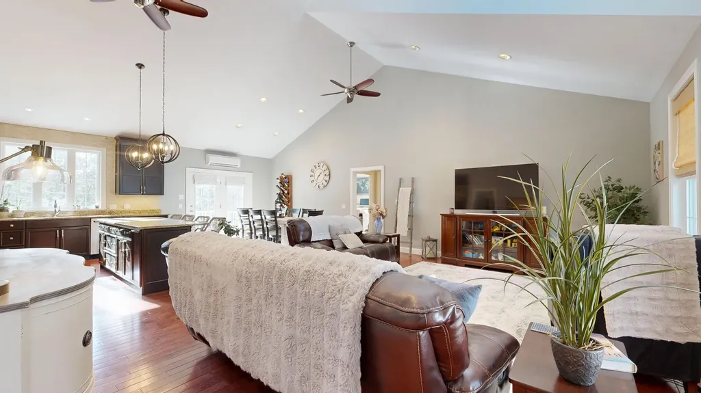 17 Bowdoin Drive Lewiston ME 04240