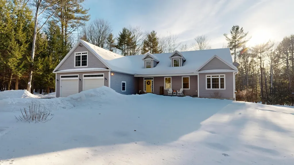 17 Bowdoin Drive Lewiston ME 04240