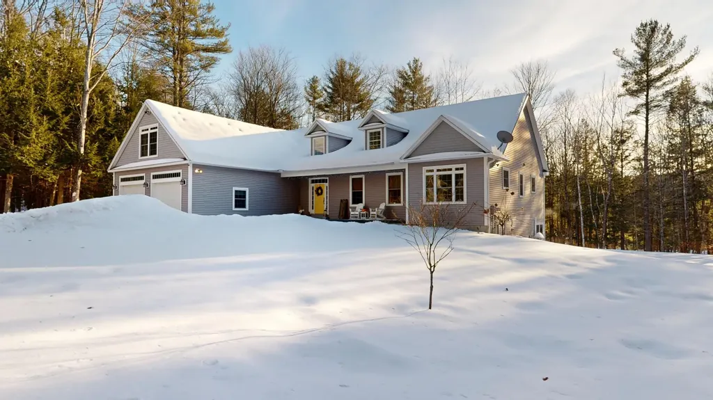 17 Bowdoin Drive Lewiston ME 04240