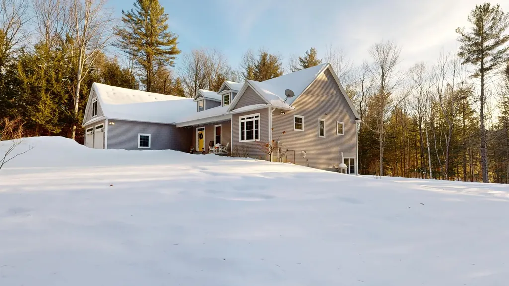 17 Bowdoin Drive Lewiston ME 04240