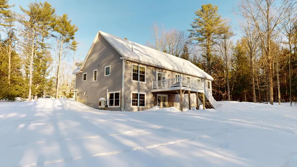 17 Bowdoin Drive Lewiston ME 04240