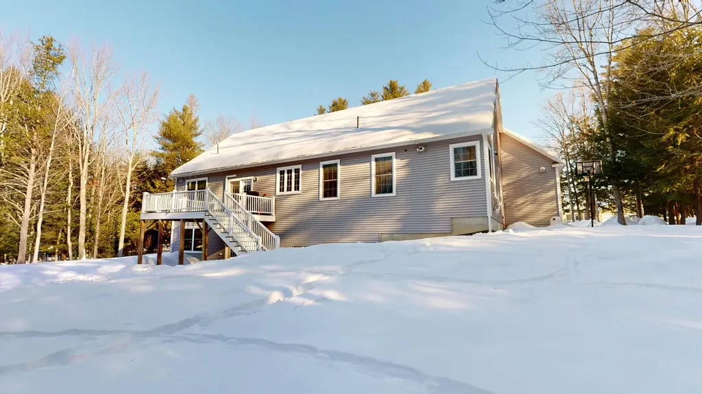17 Bowdoin Drive Lewiston ME 04240