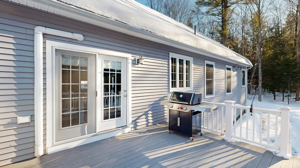 17 Bowdoin Drive Lewiston ME 04240