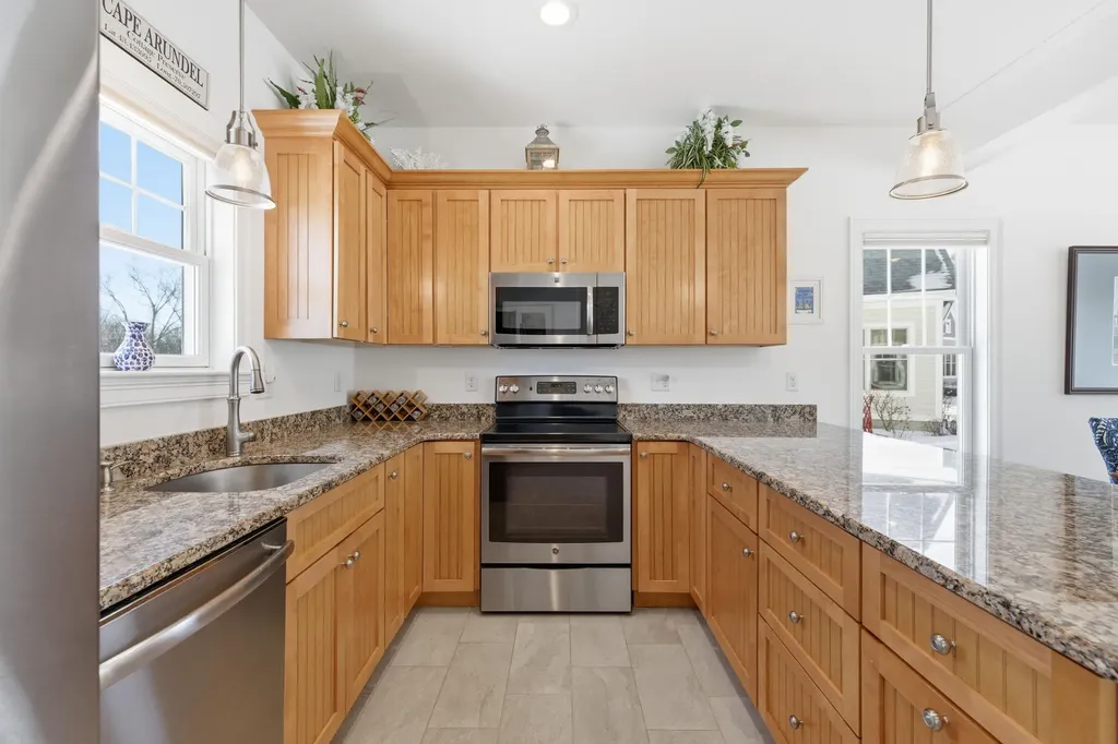 17 Adams Lane Arundel ME 04046