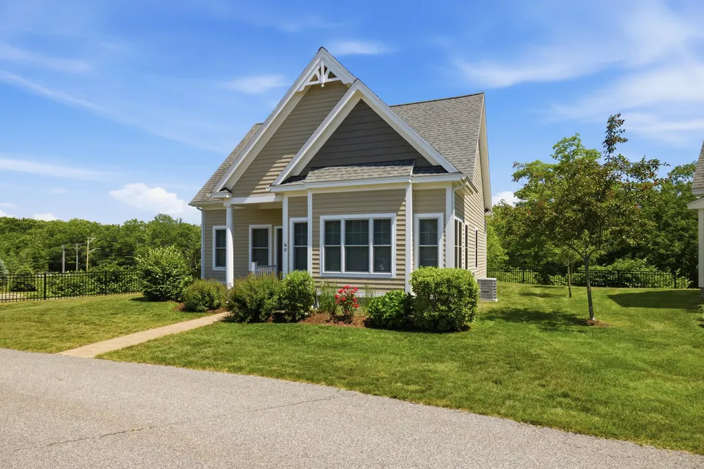 17 Adams Lane Arundel ME 04046