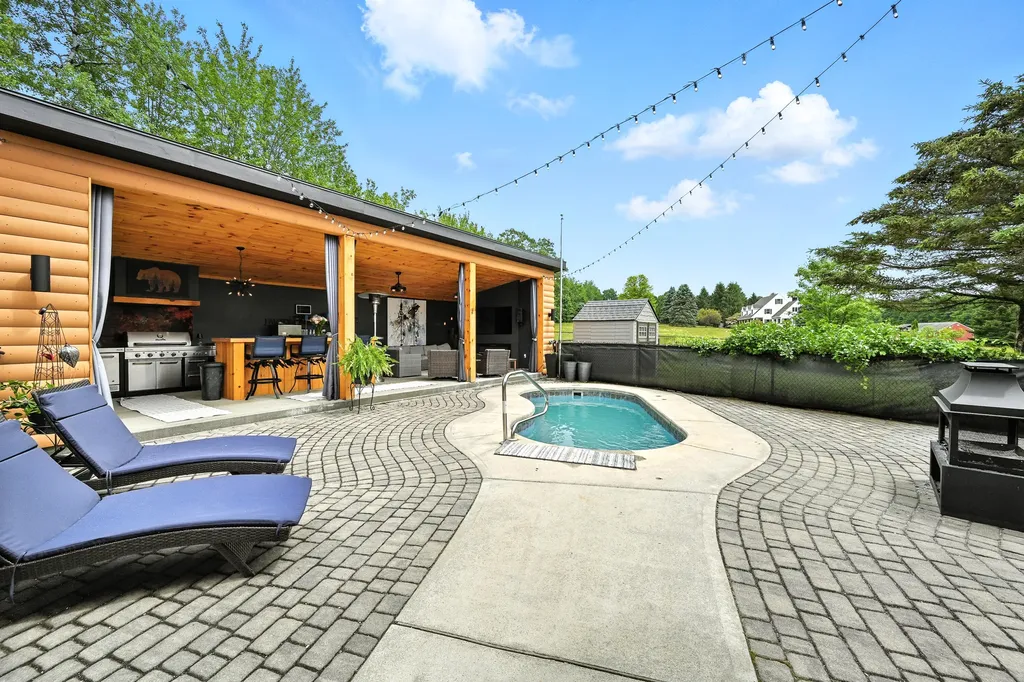 1277 Naples Road Harrison ME 04040