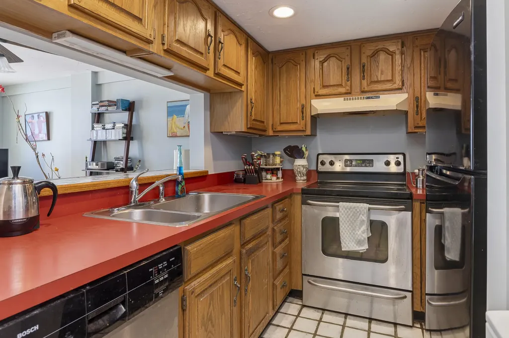191 E Grand Avenue Old Orchard Beach ME 04064