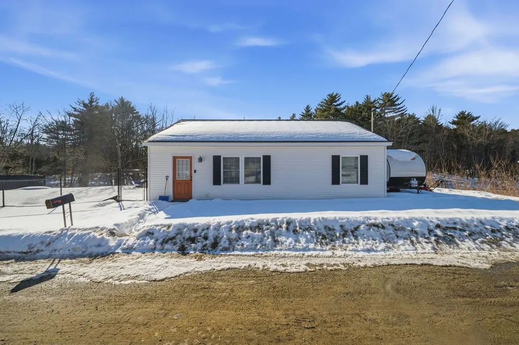 10 Old Thomaston Road Chelsea ME 04330