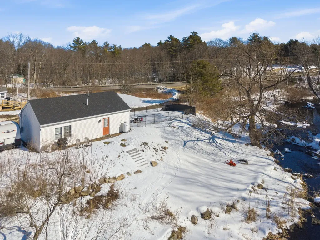 10 Old Thomaston Road Chelsea ME 04330