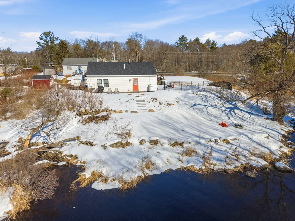 10 Old Thomaston Road Chelsea ME 04330