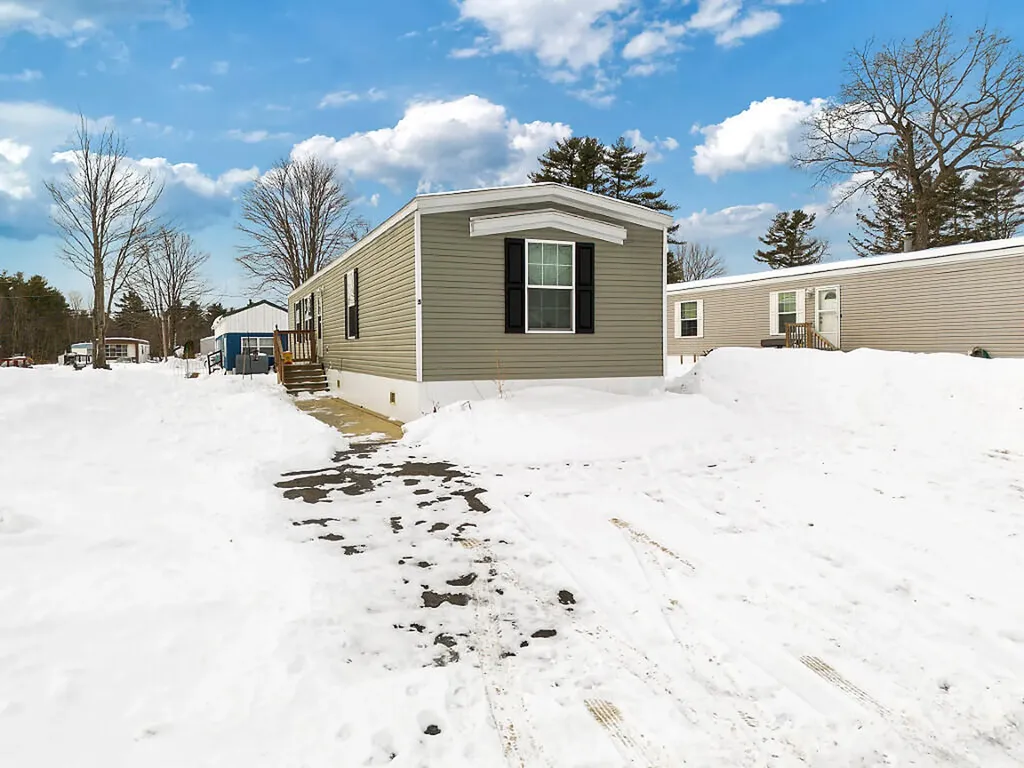 5 Holiday Lane Standish ME 04084