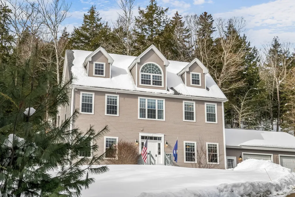 325 Lower Dedham Road Holden ME 04429