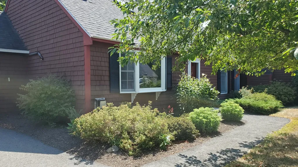 32 Cortland Circle Bangor ME 04401