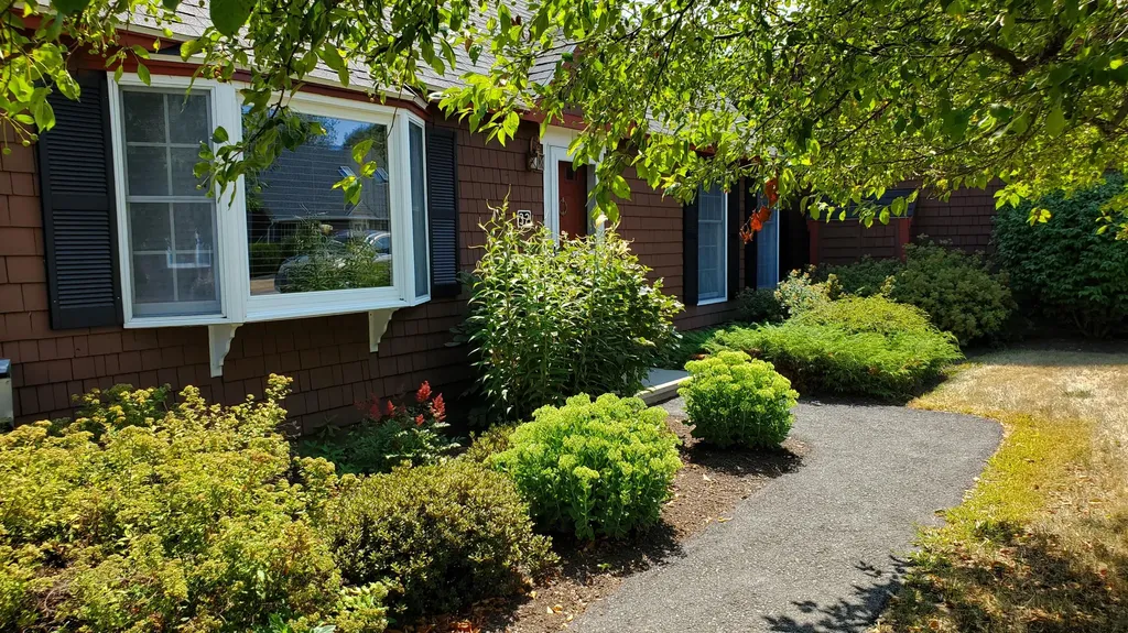 32 Cortland Circle Bangor ME 04401