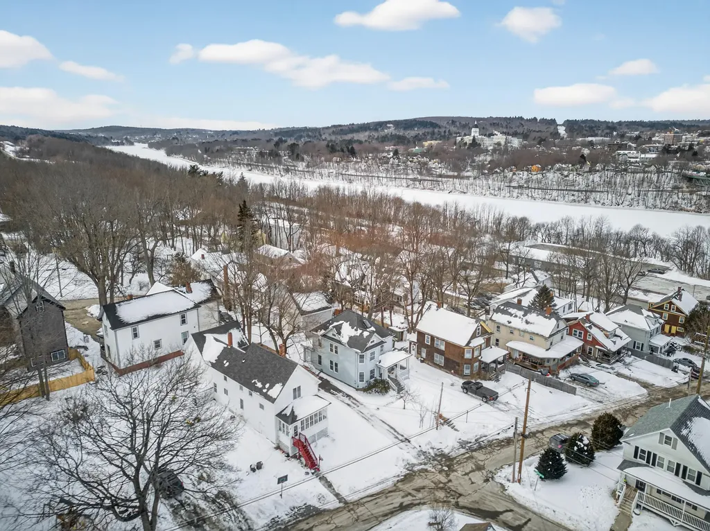 9 Brooks Street Augusta ME 04330