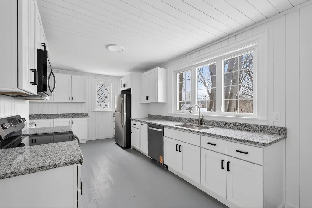 9 Brooks Street Augusta ME 04330