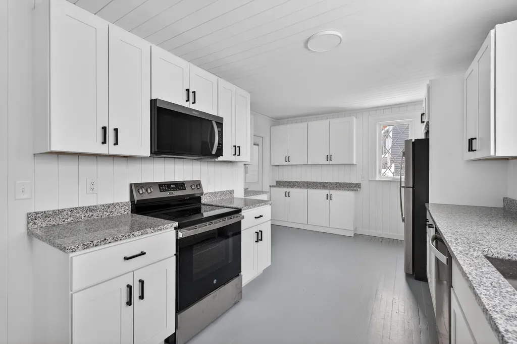 9 Brooks Street Augusta ME 04330
