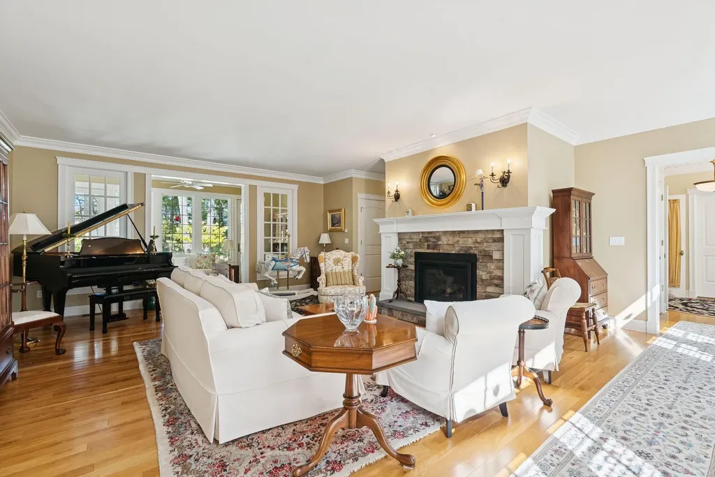 5 Surrey Lane Kennebunk ME 04043
