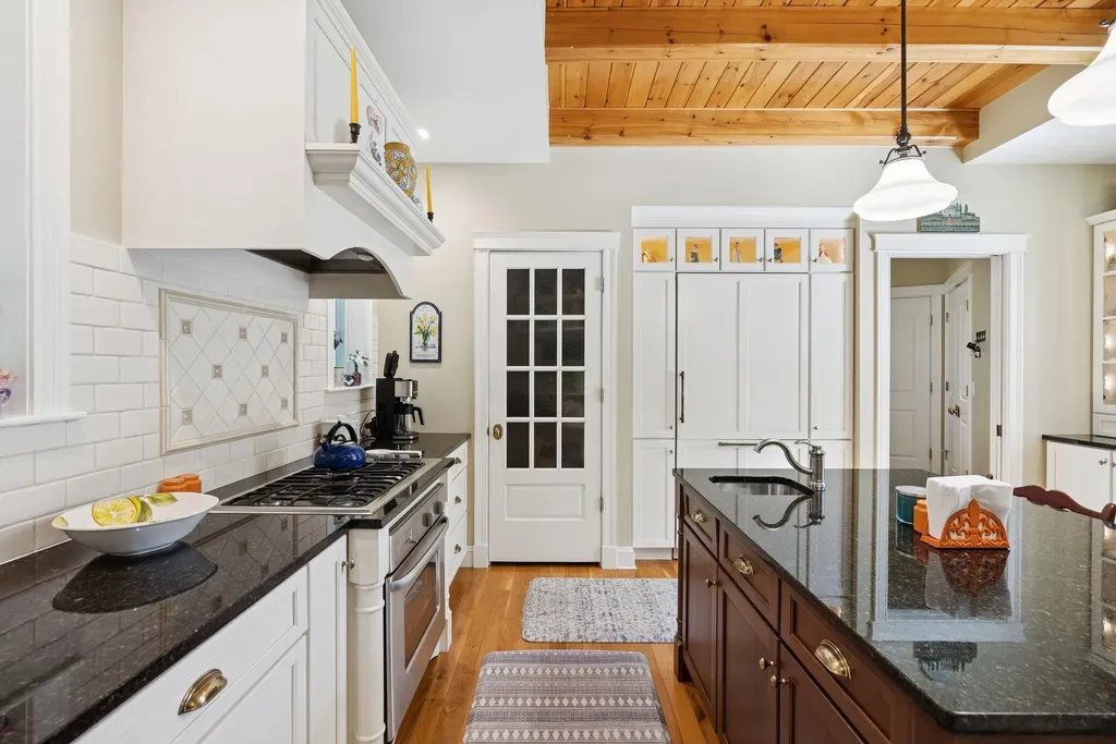 5 Surrey Lane Kennebunk ME 04043