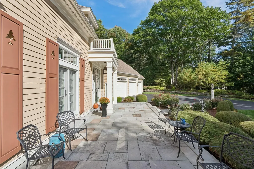 5 Surrey Lane Kennebunk ME 04043