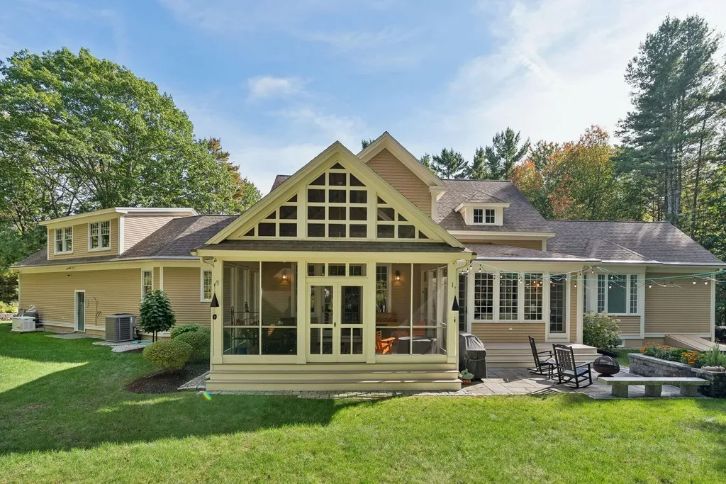 5 Surrey Lane Kennebunk ME 04043