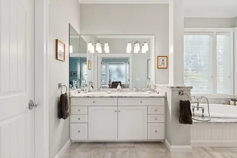 5 Surrey Lane Kennebunk ME 04043