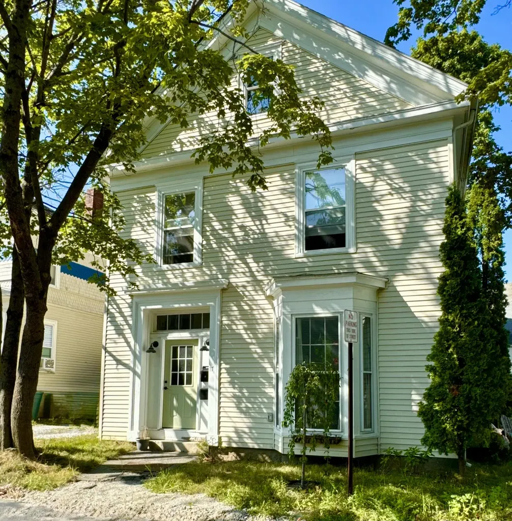 17 Grove Street Rockland ME 04841