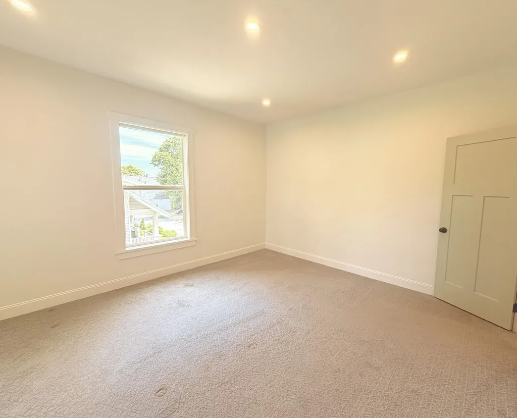 17 Grove Street Rockland ME 04841