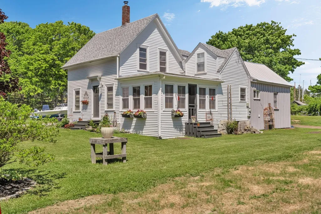 672 Spruce Head Road South Thomaston ME 04858