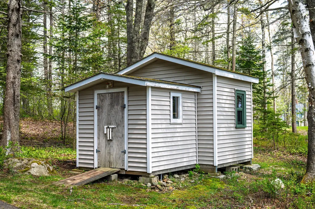 1 Mussel Ridge Lane Owls Head ME 04854