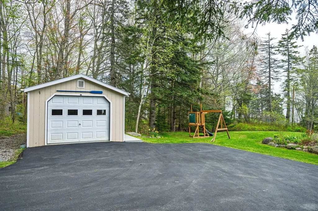 1 Mussel Ridge Lane Owls Head ME 04854