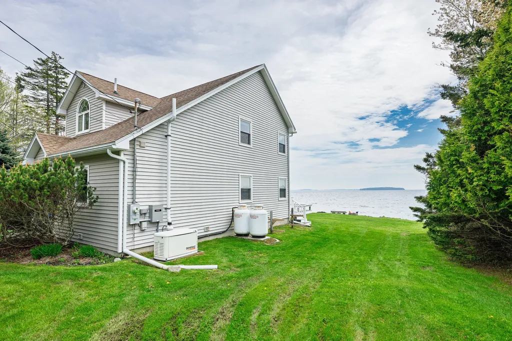 1 Mussel Ridge Lane Owls Head ME 04854
