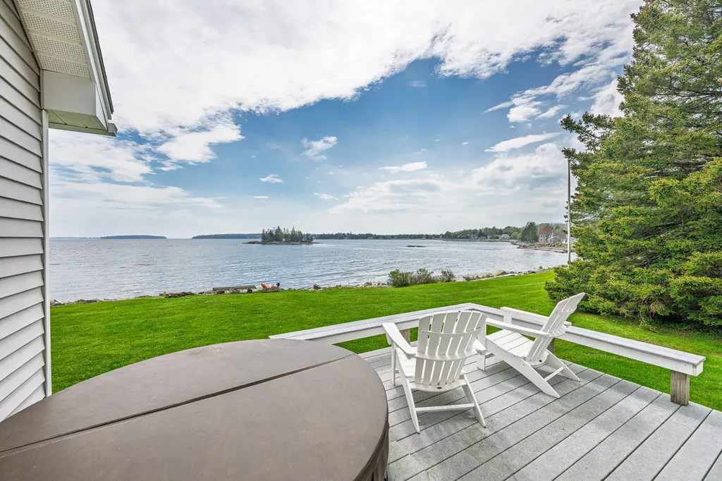1 Mussel Ridge Lane Owls Head ME 04854
