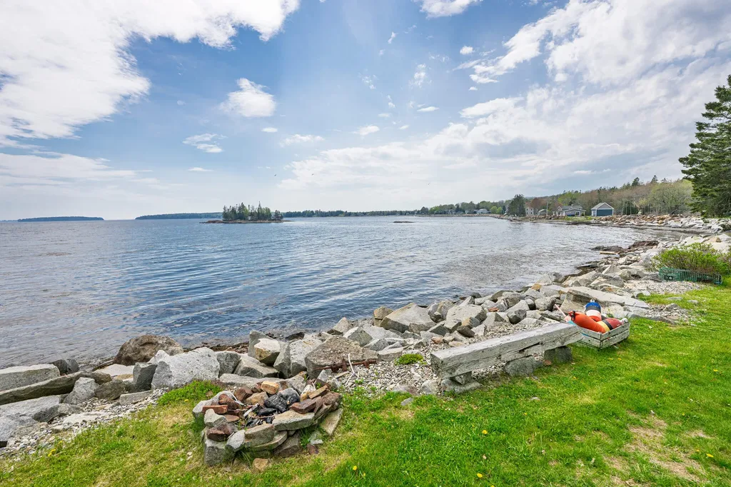 1 Mussel Ridge Lane Owls Head ME 04854