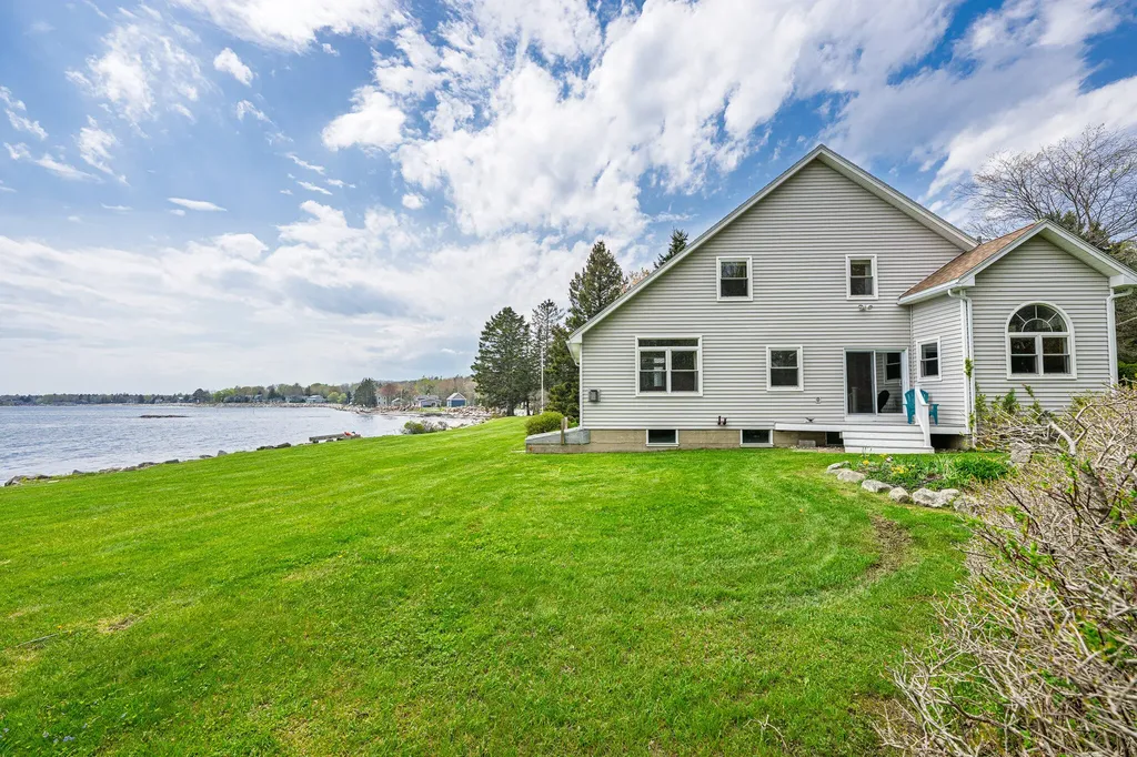 1 Mussel Ridge Lane Owls Head ME 04854