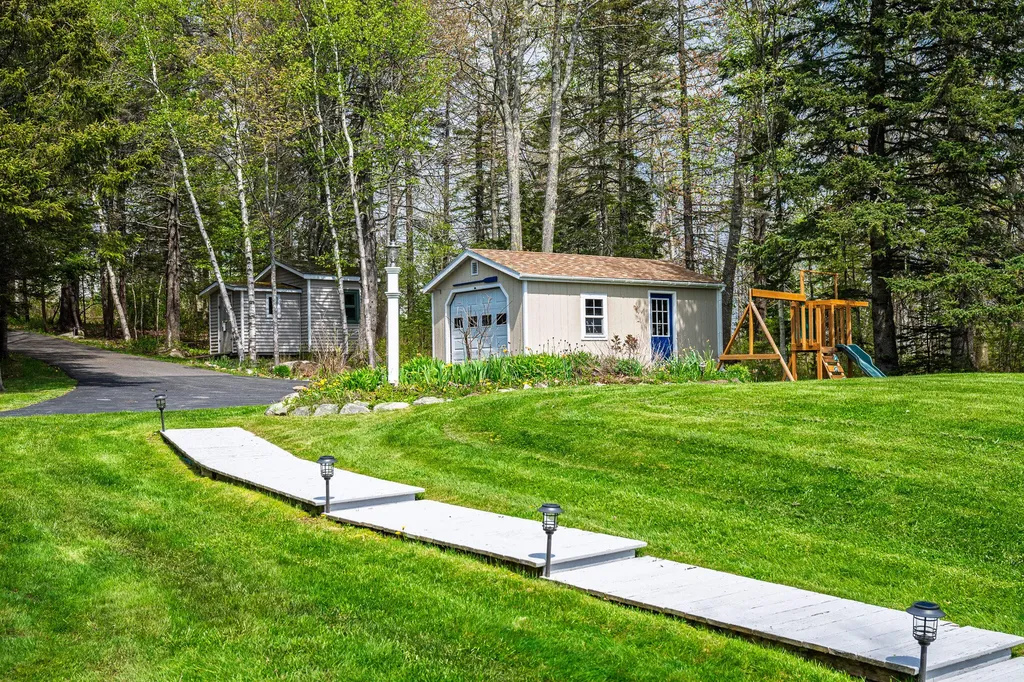 1 Mussel Ridge Lane Owls Head ME 04854