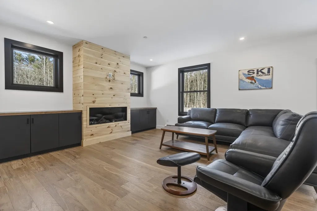 11 Lodgepole Lane Newry ME 04261